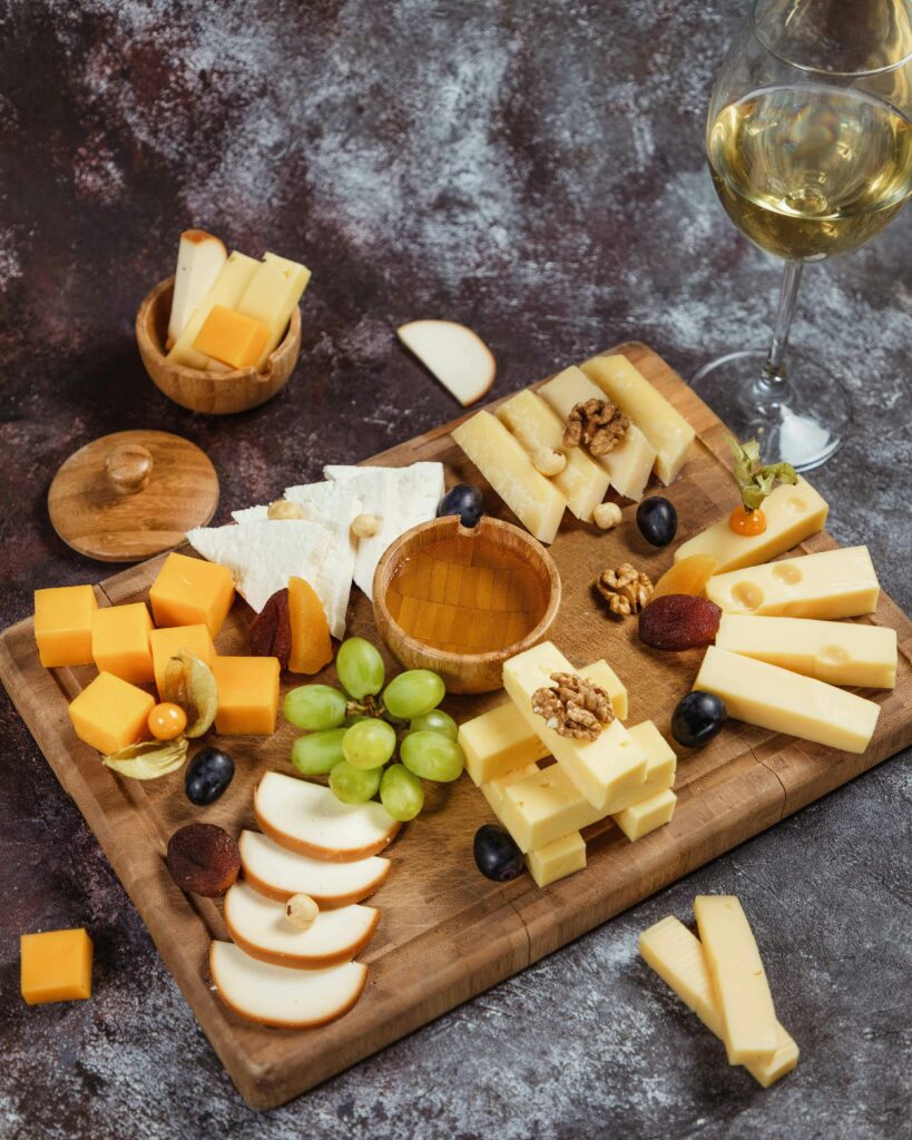 tagliere di formaggi e saluti toscani